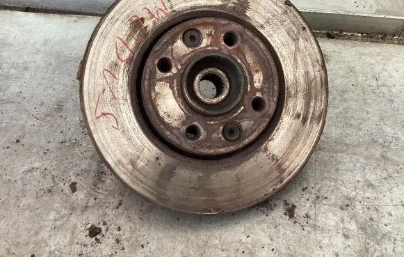 Renault Modus Front wheel hub