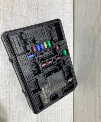 Dacia Sandero III Fuse module 284b71965r