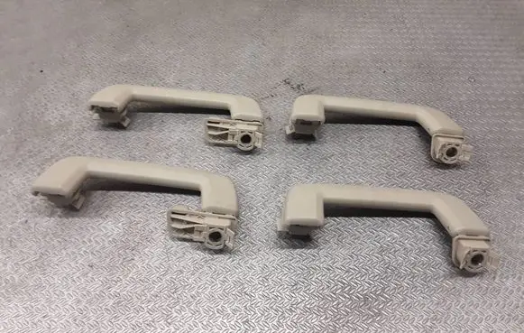 Volvo XC70 A set of handles for the ceiling 