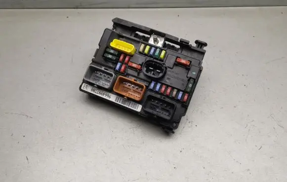 Peugeot 207 BSM Control unit 9664997780