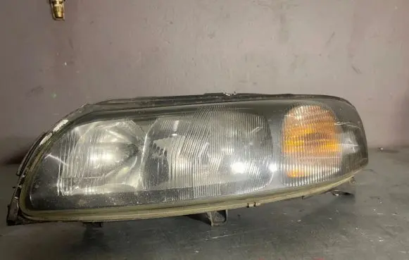 Volvo V70 Headlight/headlamp 8620686 89004805