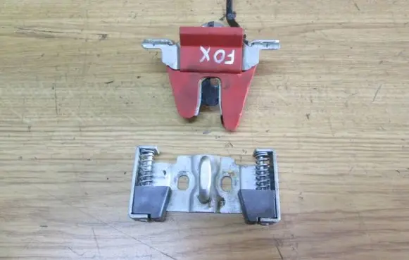 Volkswagen Fox Tailgate/trunk/boot lock/catch/latch 5Z6827505 28405