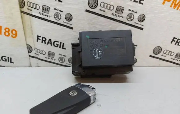 Volkswagen PASSAT B6 Ignition lock 3C0905843R