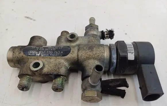 Audi A8 S8 D3 4E Fuel main line pipe 057130763H
