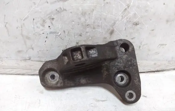 Volkswagen Transporter - Caravelle T5 Engine mounting bracket 7H0199207B