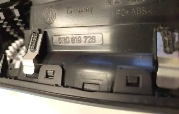 Volkswagen Polo V 6R Dash center air vent grill 6R0819728