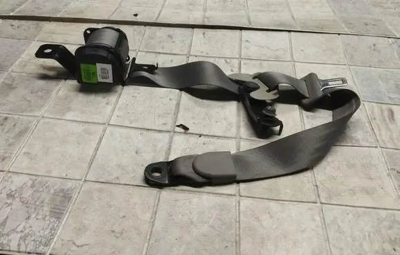 KIA Carnival Third row seat belt 898104D130 045393