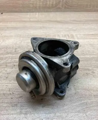 Volkswagen Touran I EGR valve 038129637D USED