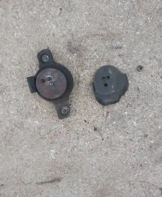 Subaru Legacy Engine mount bracket 