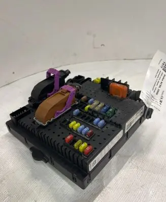 Volvo XC90 Fuse module 30728512 00006334963 28017881