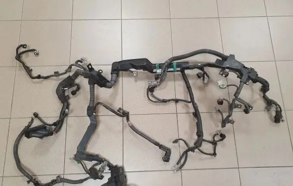 Toyota Avensis T270 Engine installation wiring loom 8212105B90F