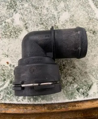Volkswagen Golf VI Engine coolant pipe/hose 1K0122291BM
