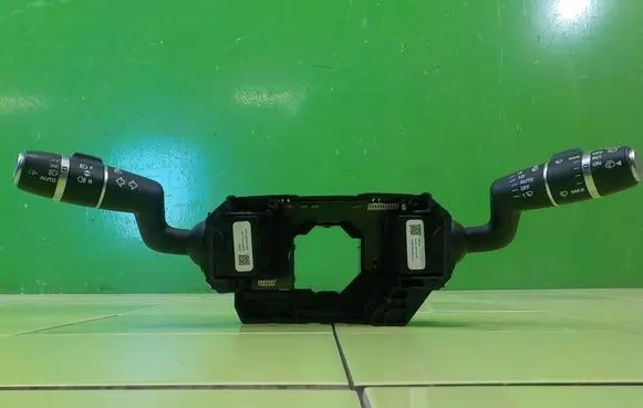 Land Rover Freelander 2 - LR2 Other switches/knobs/shifts BJ3213N064HG ZESPOLONY