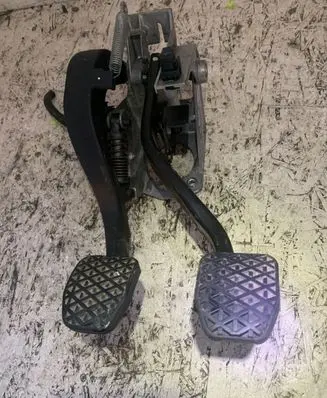 BMW 3 E90 E91 Pedal assembly 