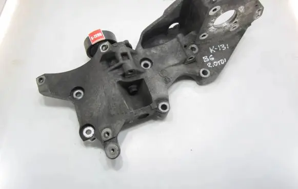 Volkswagen PASSAT B6 Generator/alternator bracket 03L903143D