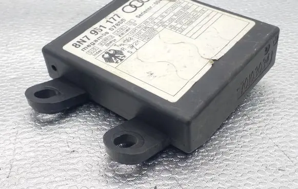 Audi TT Mk1 Other control units/modules 70103034 8N7951177 N020000053