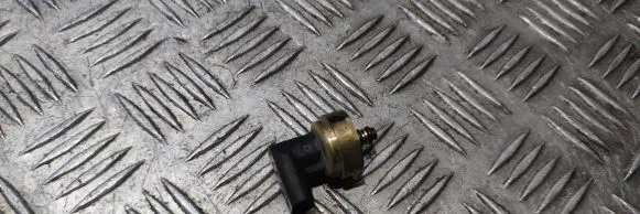 Mercedes-Benz CLS C218 X218 Fuel pressure sensor A0009051100