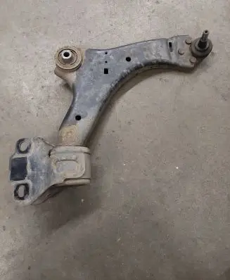 Front lower control arm/wishbone