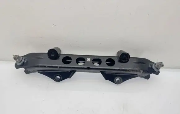 BMW iX Engine mounting bracket 6889445 333206 16982610