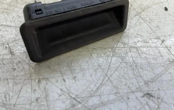 Tailgate opening switch
