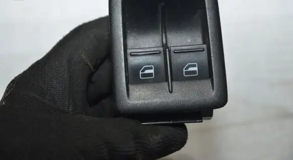 Volkswagen Scirocco Electric window control switch 1K8959551B