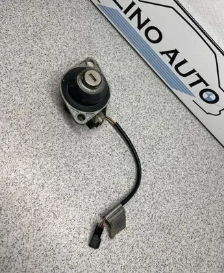 BMW 5 E39 Loading door lock 8363699