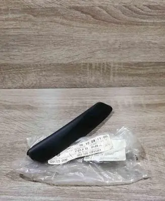 Volkswagen PASSAT B5.5 Front door handle cover 3B0867171