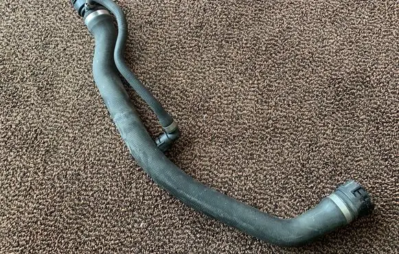 BMW 5 E60 E61 Engine coolant pipe/hose 7787449