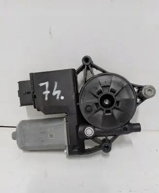 Opel Vivaro Front door window regulator motor 9829503580