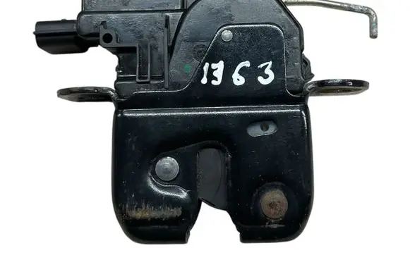 Dacia Duster Tailgate lock latch 905030010R