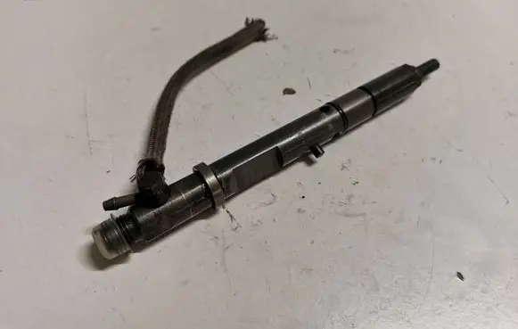 Audi A4 S4 B6 8E 8H Fuel injector 059130201F