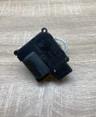 Audi A8 S8 D3 4E Air flap motor/actuator 4E0820511 0132801323