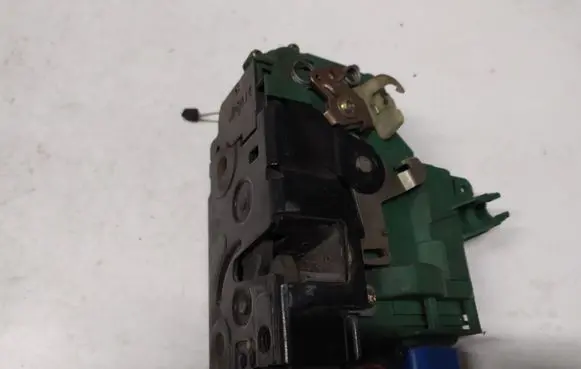 Seat Ibiza III (6L) Front door lock 3B2837015AH