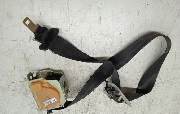 Middle seatbelt (rear)
