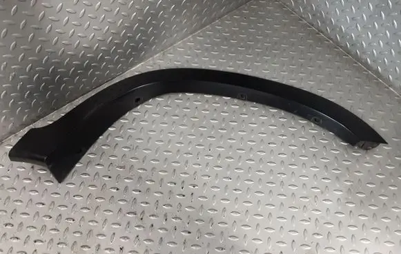 Rear fender molding trim