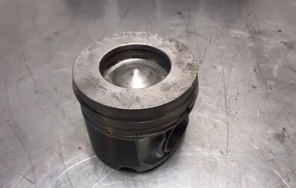 BMW 5 F10 F11 Piston 04L110
