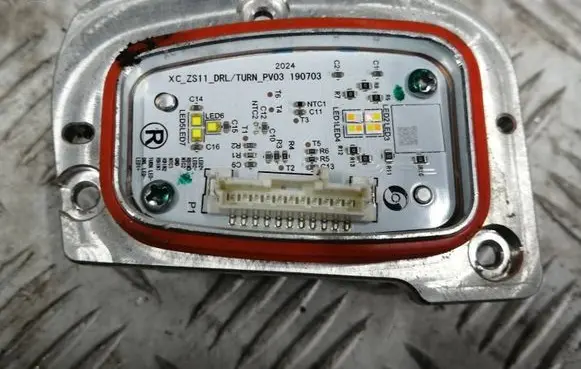 MG ZS LED ballast control module 190703 YC7S11