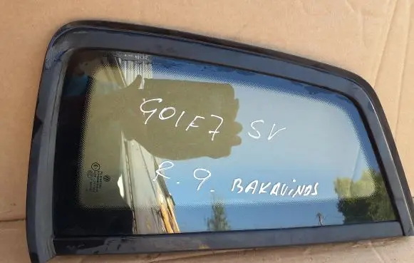 Volkswagen Golf Sportsvan Rear side window