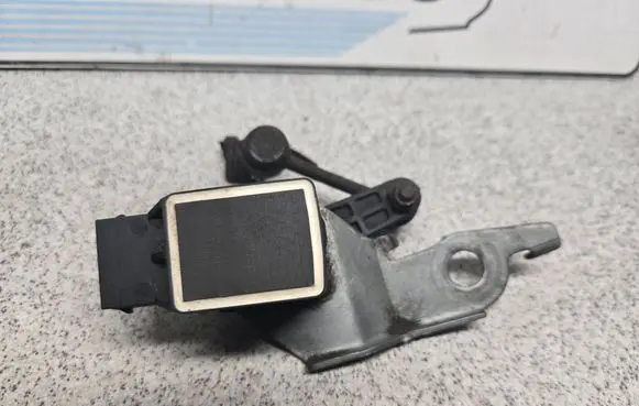 BMW 5 E39 Front height sensor lever 1093700