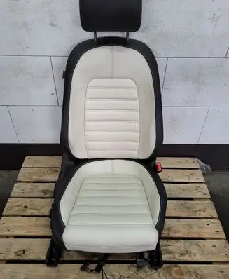 Volkswagen PASSAT CC Front driver seat 