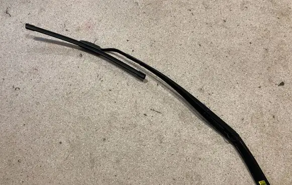 Hyundai Ioniq 5 Front wiper blade arm