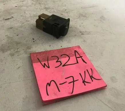 Nissan Almera Headlight level height control switch 