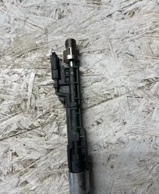 BMW X5 F15 Fuel injector 13647639994