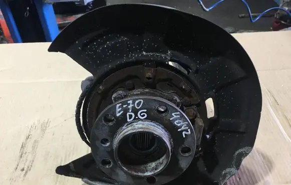 BMW X5 E70 Rear wheel hub 6770984