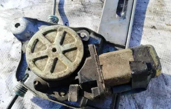 Mazda Xedos 9 Front door window regulator motor