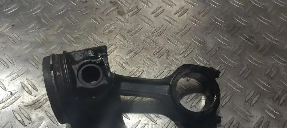 Ford Focus Piston with connecting rod