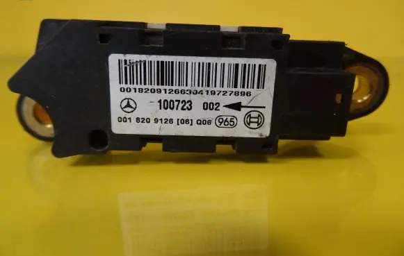 Mercedes-Benz C W203 Airbag deployment crash/impact sensor 0018209126