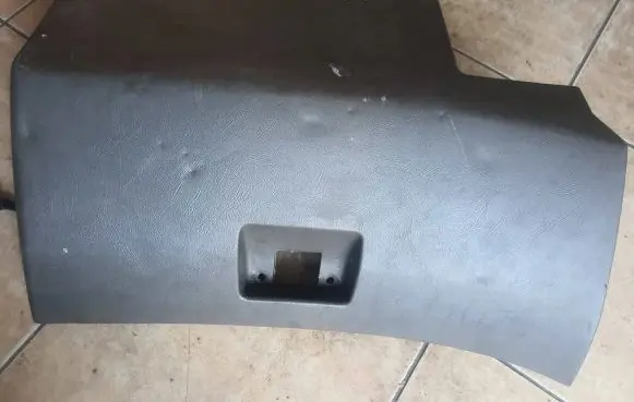 BMW 5 E28 Glove box 1874214