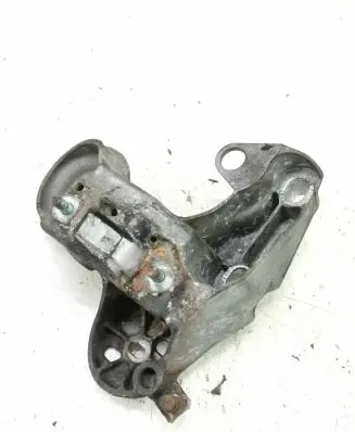Audi A4 S4 B7 8E 8H Engine mounting bracket 8E0199352F