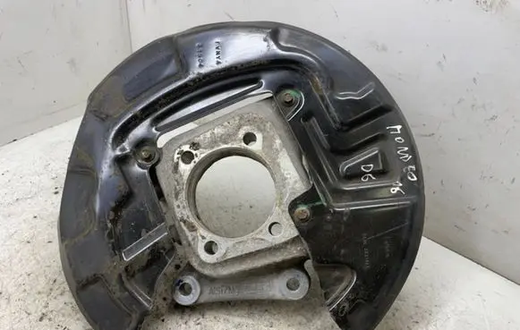 Rear wheel hub spindle/knuckle